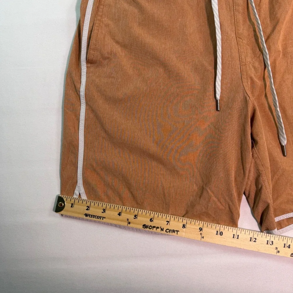 Vuori Cruise Boardshorts Mens Medium Brown Scalloped Hybrid Athletic Shorts V330